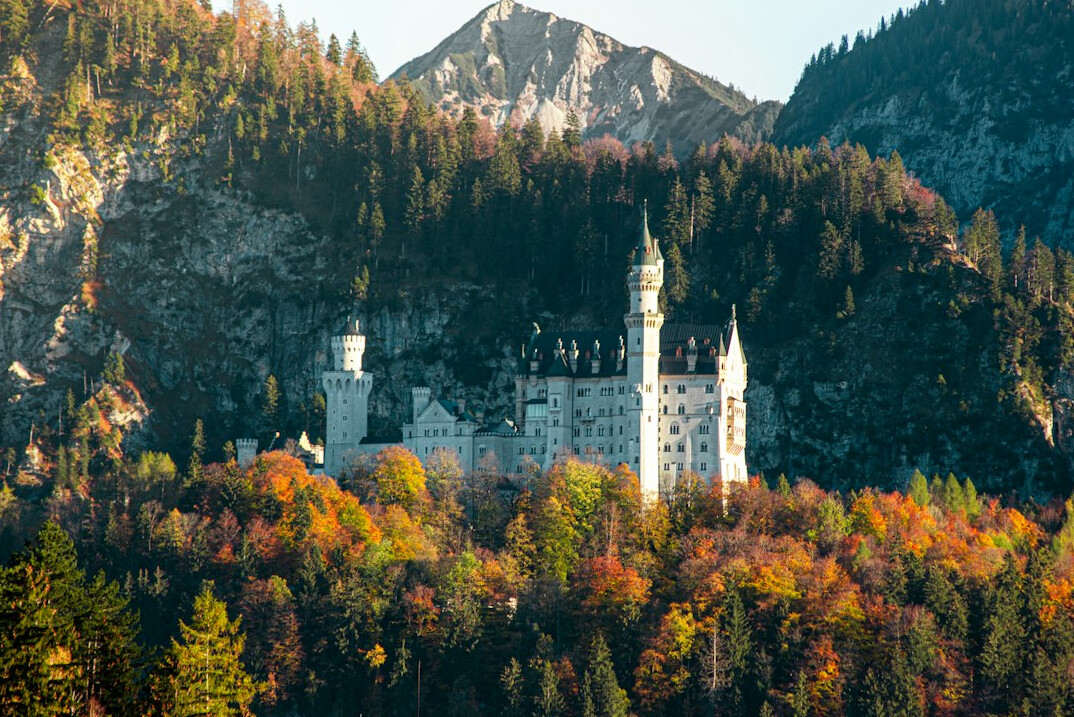 neuschwanstein castle exterior