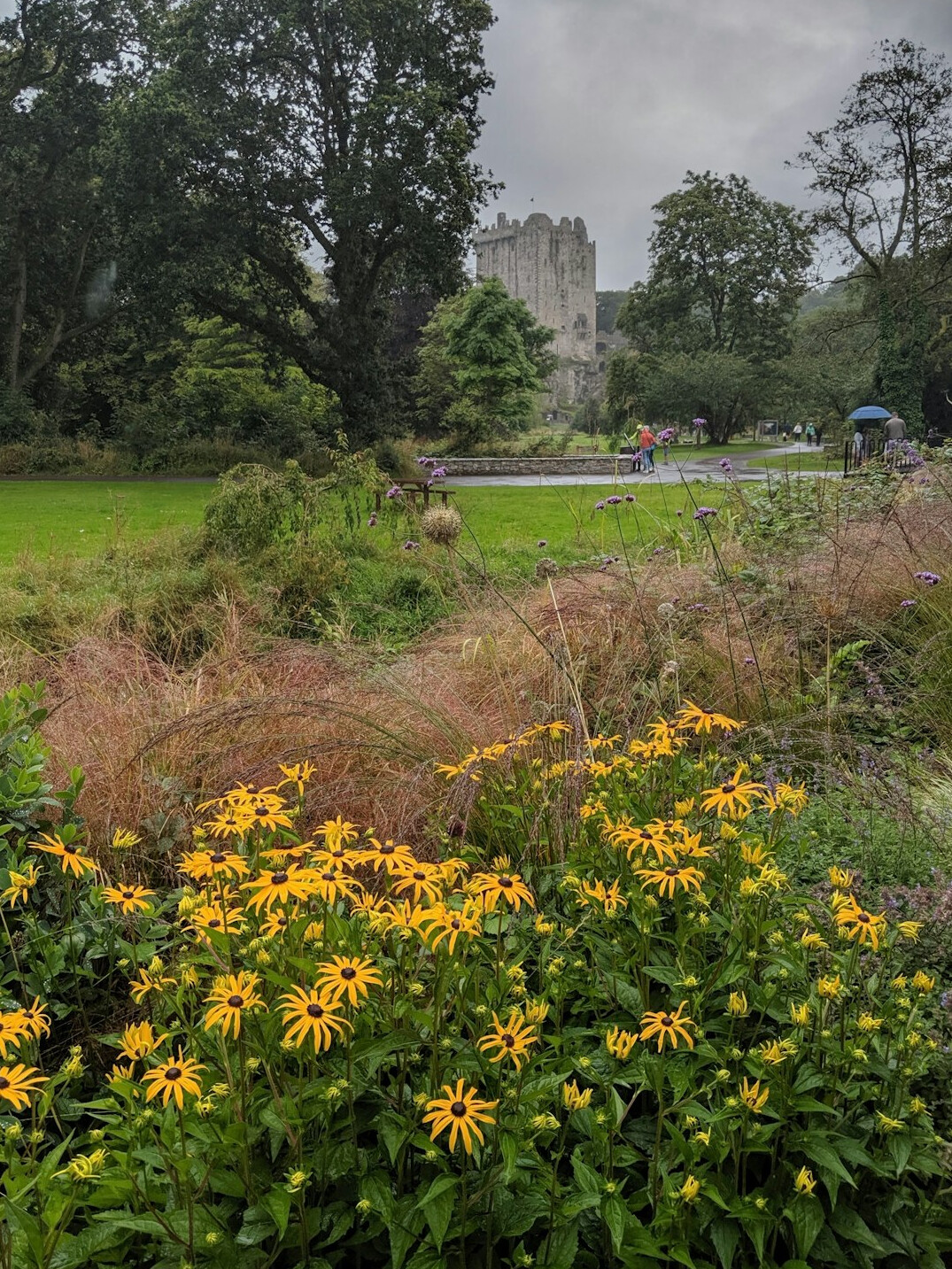 castle garden path