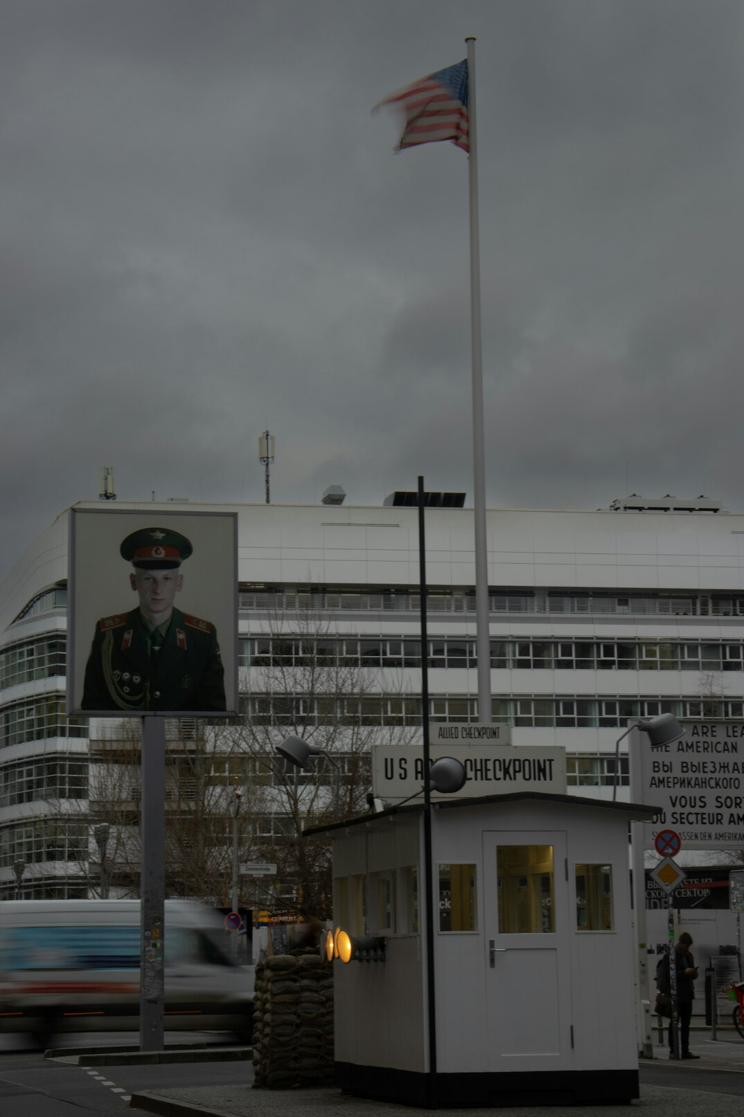 checkpoint charlie berlin